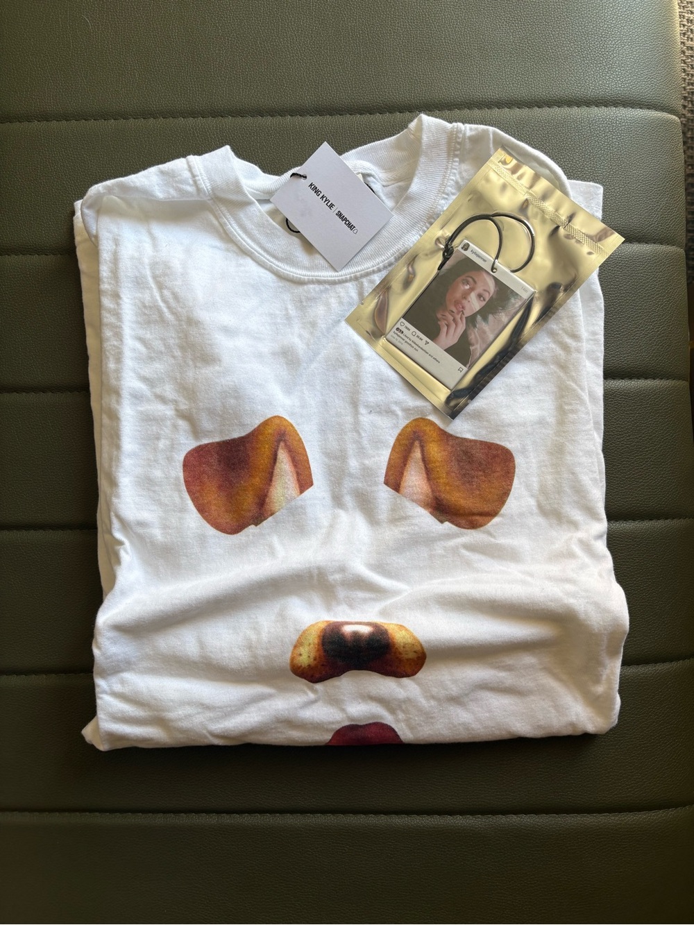 Kylie cosmetic, pop-up Graphic Tee with Dog Face Print